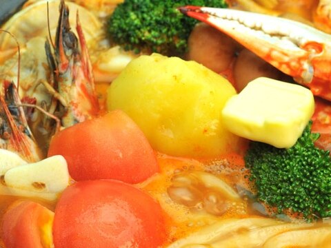 洋風鍋！海鮮チリトマトうどん鍋♪